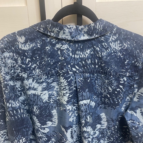 Chico’s Blue Pattern Pull on Shirt - Picture 3 of 5
